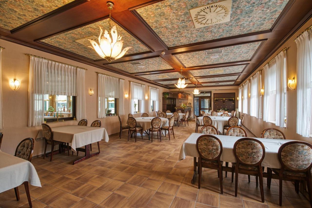 Hotel Haus Tiefenbach ビューリンゲン エクステリア 写真