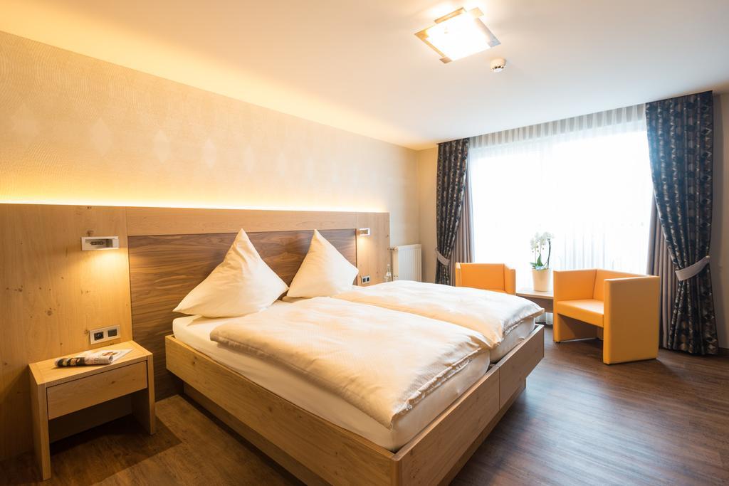 Hotel Haus Tiefenbach ビューリンゲン 部屋 写真
